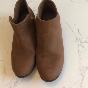 Girl cupcake boots  great condition never been worn size 4